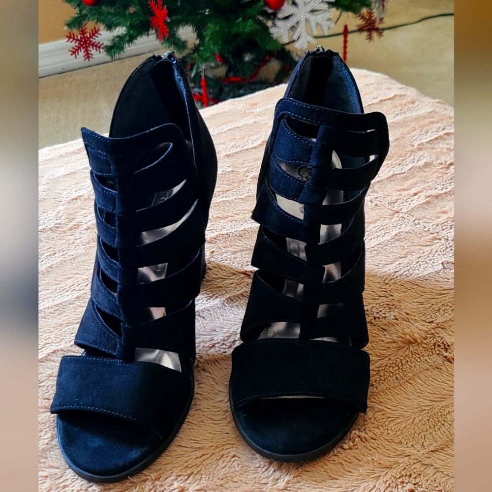 Carlos Santana black shoes 7